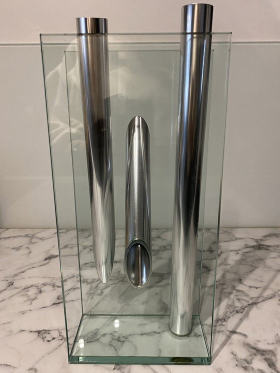 Image 1 of Lisa Mori Vase vom Inn Kristall . Herkunft Österreich. Kristall, Glas, Aluminium. Höhe 39Cm, Breite 17Cm, Tiefe 9Cm.