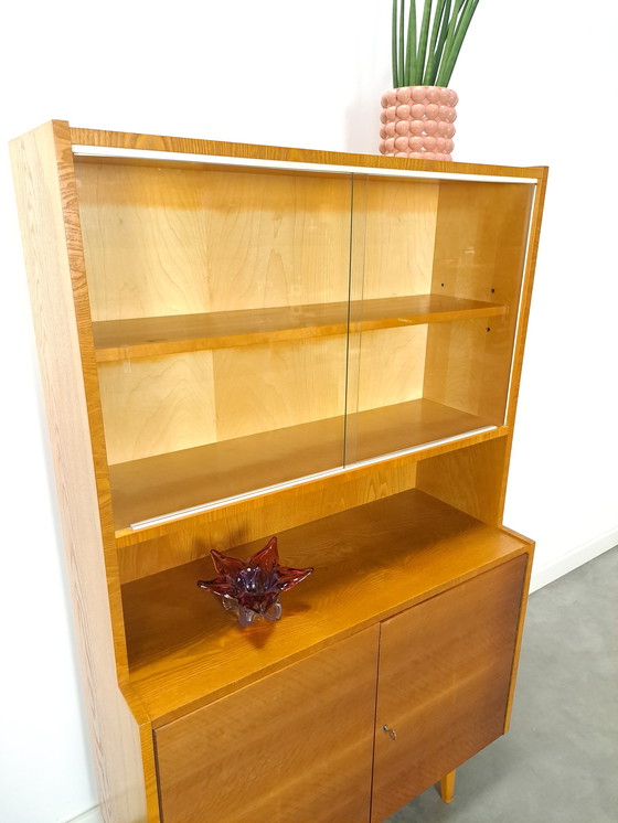 Image 1 of Furniervitrine mit Regalen