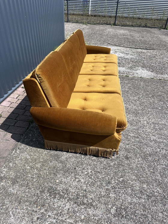 Image 1 of Sofa Vintage Samt Gold