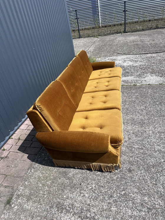 Image 1 of Sofa Vintage Samt Gold