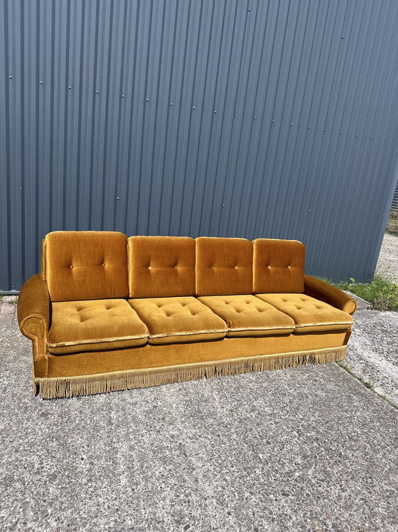 Image 1 of Sofa Vintage Samt Gold