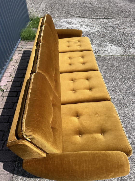 Image 1 of Sofa Vintage Samt Gold