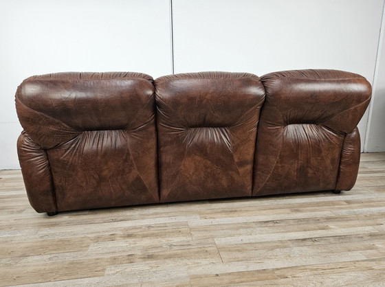 Image 1 of Dreisitzer-Clubsofa aus braunem Leder