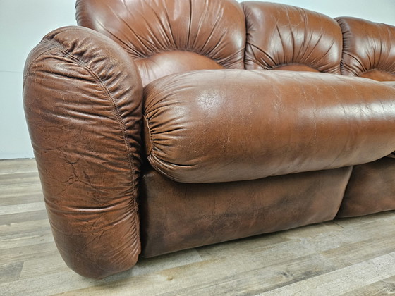 Image 1 of Dreisitzer-Clubsofa aus braunem Leder