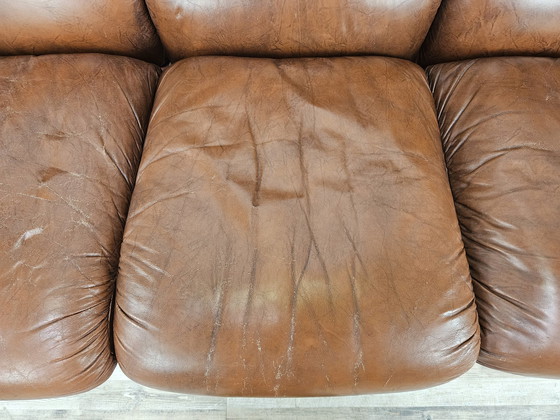 Image 1 of Dreisitzer-Clubsofa aus braunem Leder