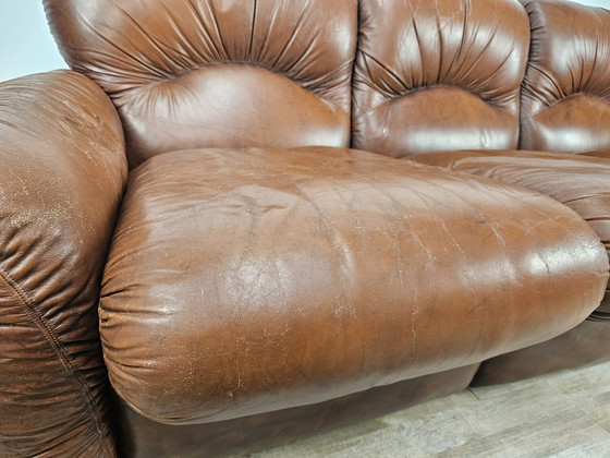 Image 1 of Dreisitzer-Clubsofa aus braunem Leder