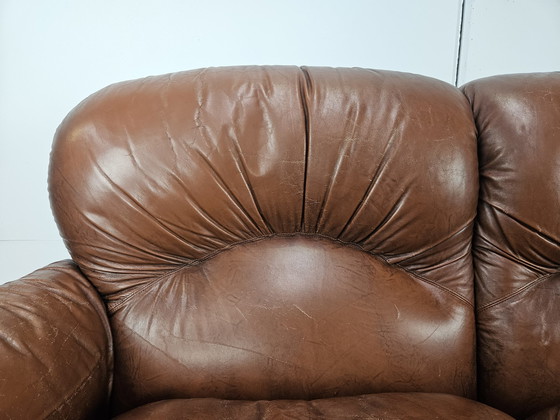 Image 1 of Dreisitzer-Clubsofa aus braunem Leder