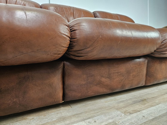 Image 1 of Dreisitzer-Clubsofa aus braunem Leder