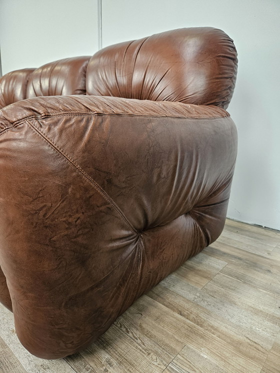 Image 1 of Dreisitzer-Clubsofa aus braunem Leder