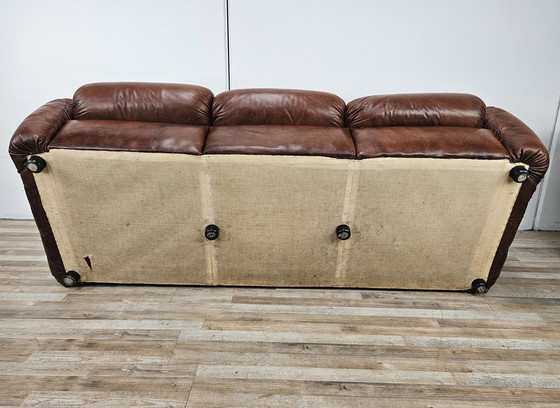 Image 1 of Dreisitzer-Clubsofa aus braunem Leder