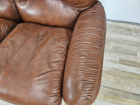 Image 1 of Dreisitzer-Clubsofa aus braunem Leder