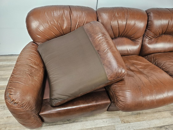 Image 1 of Dreisitzer-Clubsofa aus braunem Leder