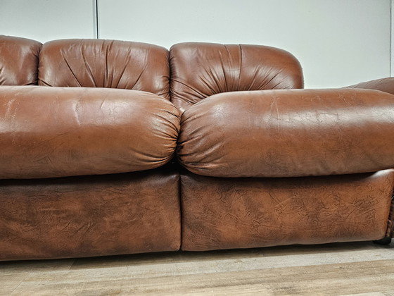 Image 1 of Dreisitzer-Clubsofa aus braunem Leder