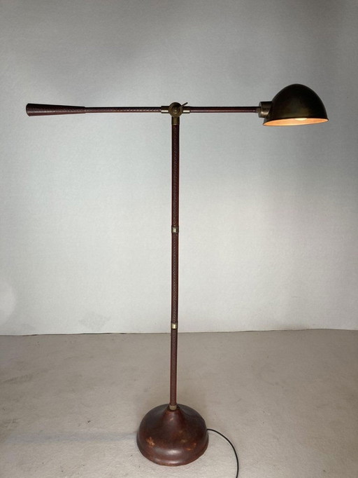 Mit Leder umwickelte und genähte Stehlampe von Jacques Adnet, 1970er Jahre