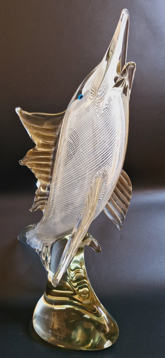 Image 1 of Mid-Century Muranoglas Filigrana Schwertfisch mit Goldblättern