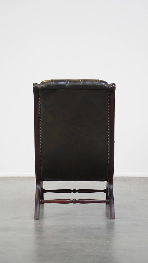 Image 1 of Chesterfield-Sessel aus grünem Rindsleder in Kombination mit Holz