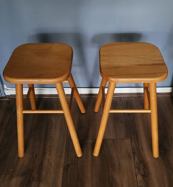 Image 1 of Hocker aus hellem Holz aus den 1970er Jahren.