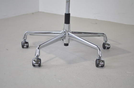 Image 1 of Vitra EA117 Ch & R Eames, Bürostuhl mit niedriger Rückenlehne