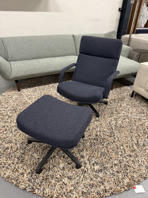 Artifort F141 Sessel mit Fußhocker Blauer Stoff