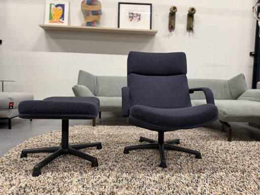 Artifort F141 Sessel mit Fußhocker Blauer Stoff