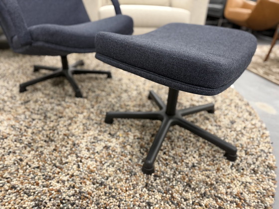 Image 1 of Artifort F141 Sessel mit Fußhocker Blauer Stoff