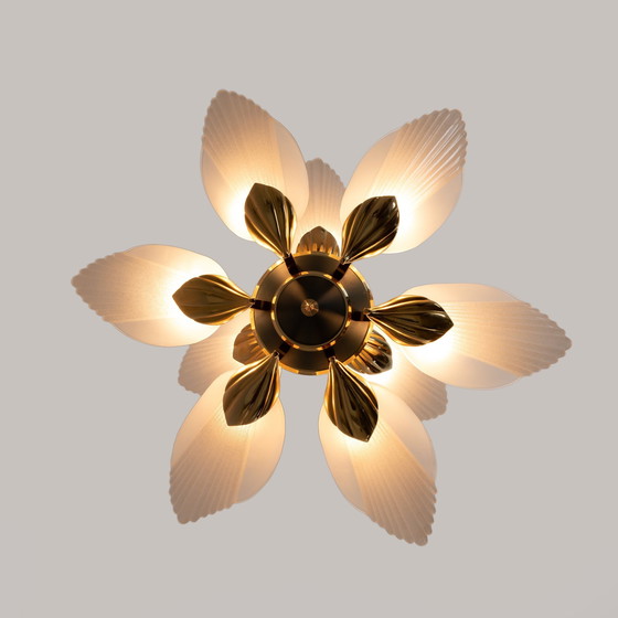 Image 1 of Neun-Licht-Kronleuchter aus Messing und säuregeätztem Glas von F. Fabbian, 1980er Jahre