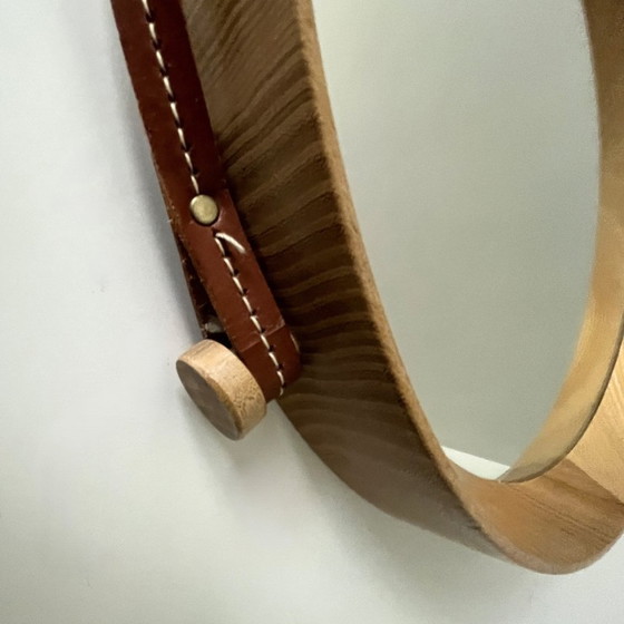 Image 1 of Wandspiegel aus Teakholz, rund mit Lederband - Midcentury, Schweden