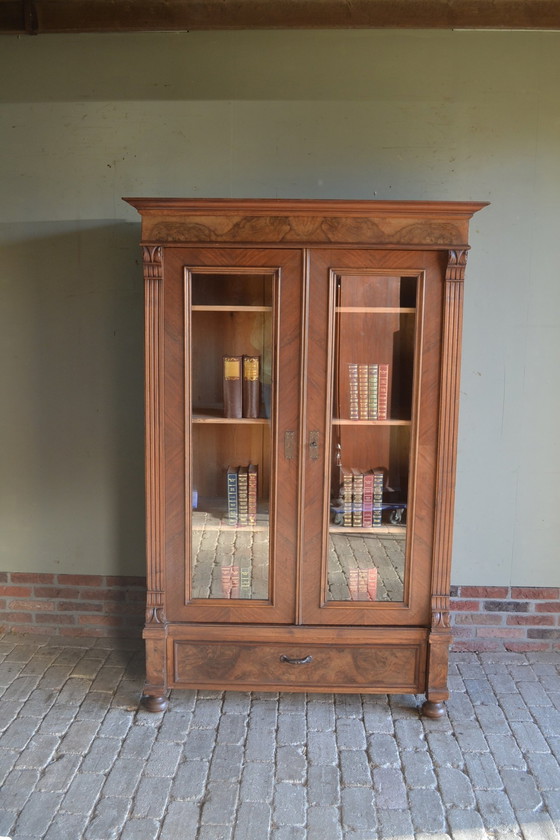Image 1 of Antiker Nussbaum Bücherschrank, Vitrine