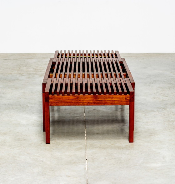 Image 1 of Modernistische Bank aus Walnussholz