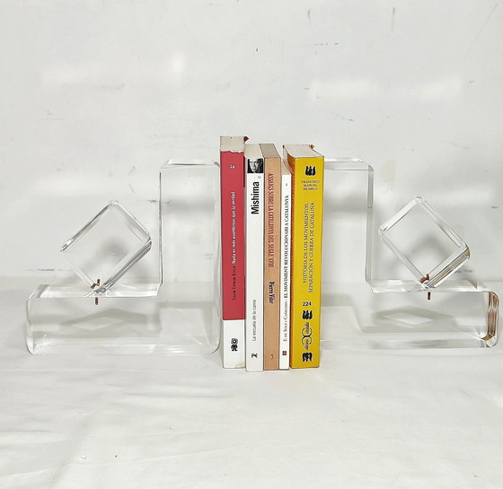 Image 1 of Paar Methacrylat-Buchstützen. Spanien, 1980S.