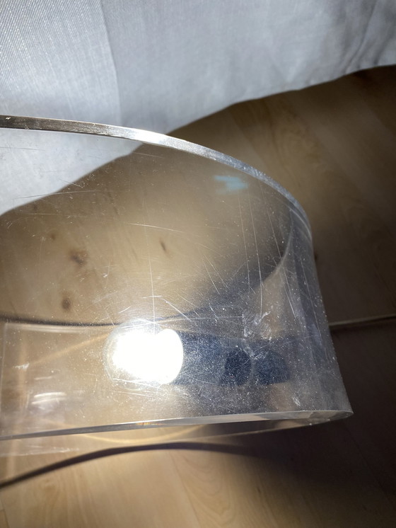 Image 1 of Hippe Tisch-/Stehlampe aus Plexiglas aus der Mitte des Jahrhunderts