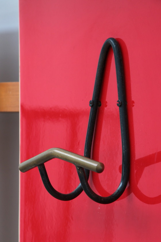 Image 1 of Italienische Wandgarderobe mit roten Katzen, Creme und Hutablage, 1960