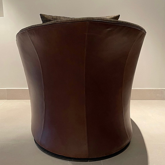 Image 1 of Klassischer Natuzzi-Sessel mit passendem Hocker + 2 Kissen