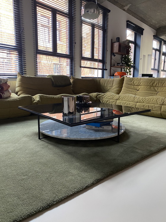 Image 1 of Batu Couchtisch mit Regal, Designer ist Beek