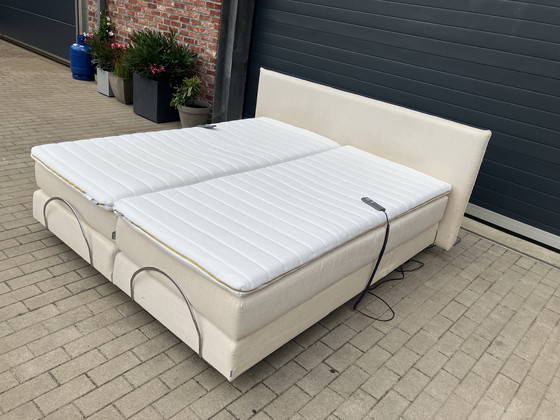 Image 1 of Beige Auping Boxspring 180x200 voll elektrisch inkl. Matte & Topper