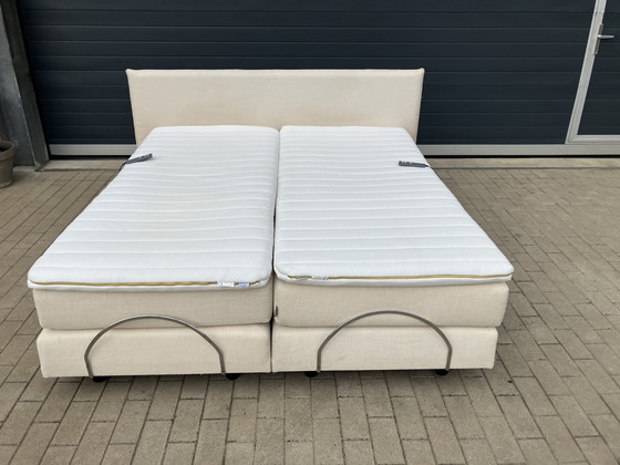 Image 1 of Beige Auping Boxspring 180x200 voll elektrisch inkl. Matte & Topper