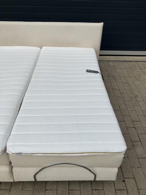 Image 1 of Beige Auping Boxspring 180x200 voll elektrisch inkl. Matte & Topper