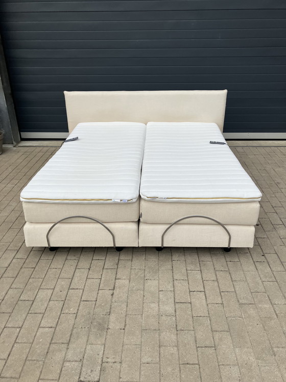 Image 1 of Beige Auping Boxspring 180x200 voll elektrisch inkl. Matte & Topper