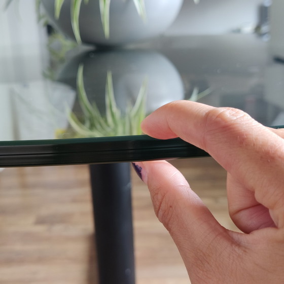 Image 1 of Moderner runder Esstisch aus Glas mit Stahlbeinen