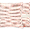Orange oder Rot gestricktes Kissen von Marieke van Heck