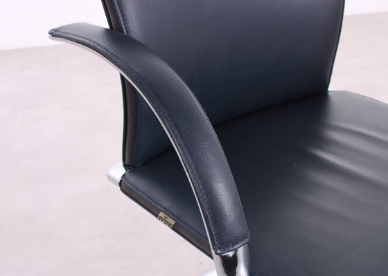 Image 1 of Ahrend 350 Konferenzsessel dunkelblau