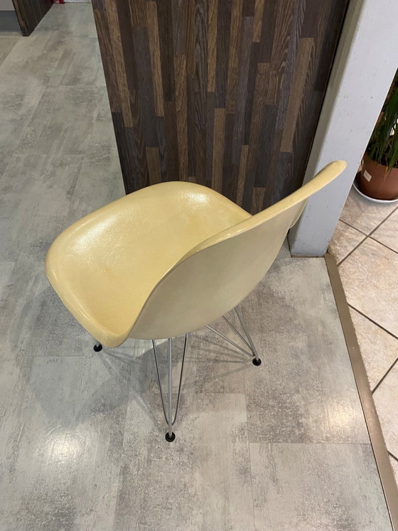 Image 1 of Stuhl DSR Weiß Gebrochen Parchment Eames Herman Miller Vintage