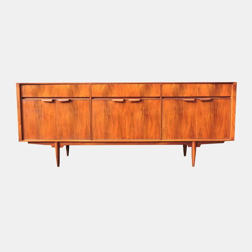 Sideboard aus Nussbaumholz von McIntosh, 1960er Jahre