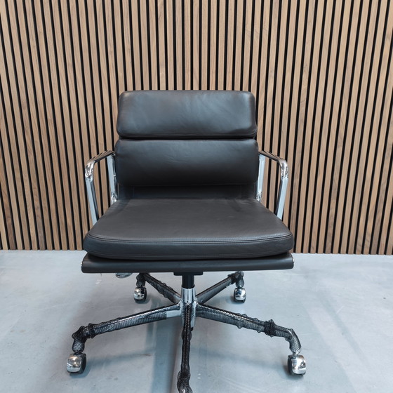 Image 1 of Vitra Eames EA 217