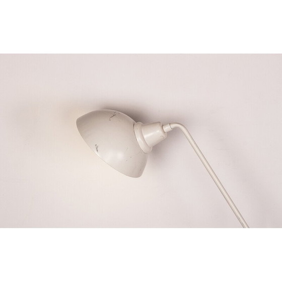 Image 1 of Kippbare Schreibtischlampe aus weißem Metall und Stahl, Frankreich 1960