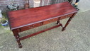 Klassischer englischer Beistelltisch, Flurtisch, Wandkonsole, Maße: 132 x 36 cm und 79 cm hoch.