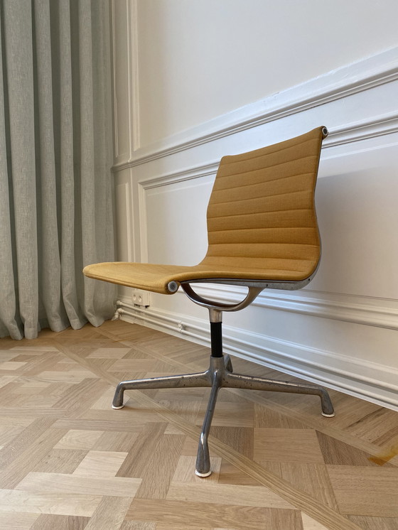 Image 1 of 1977 Herman Miller EA106 von Eames