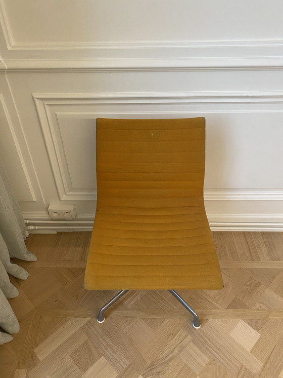 Image 1 of 1977 Herman Miller EA106 von Eames