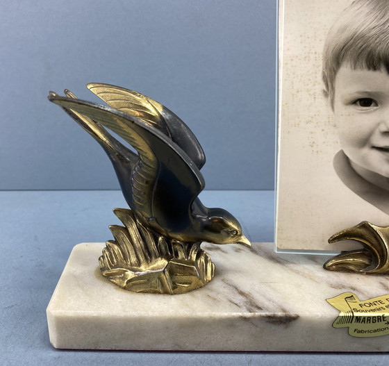 Image 1 of Art Deco Fotohalter mit fliegendem Vogel