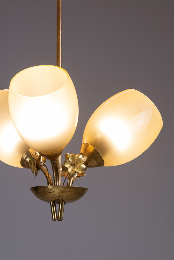 Image 1 of Kronleuchter aus den 1940er Jahren mit Blumen aus Messing und Glas